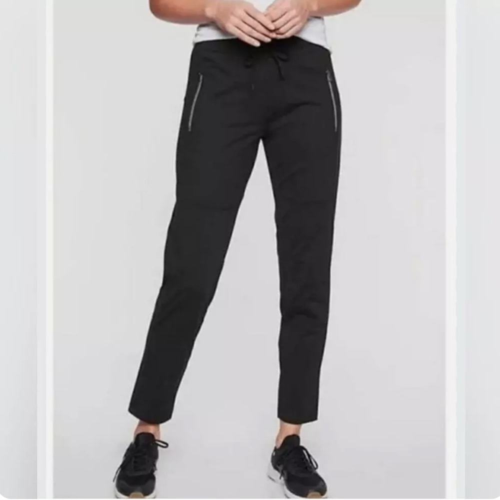 Athleta Hilltop Jogger Pant #383900-00 size ladies Medium solid black